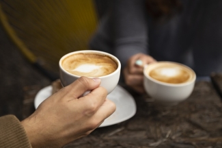 Tomando café Tomando café