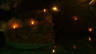 Luces en una cueva